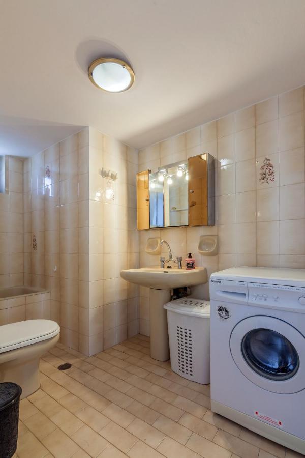 Lovely Apartment Close To The City Center كاندية المظهر الخارجي الصورة